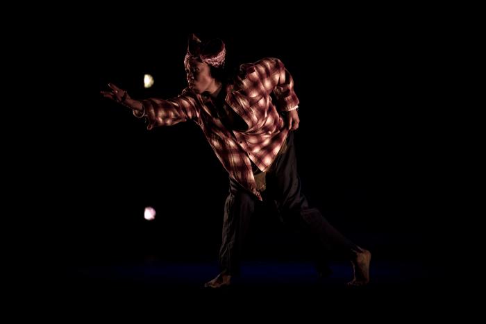 Photo of Gesel Mason performing Saturday's Child